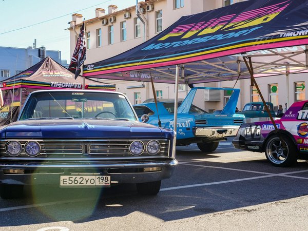 10 façons de porter une robe vert sauge en toute occasion